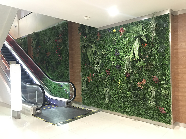 商場超市內(nèi)的仿真植物墻